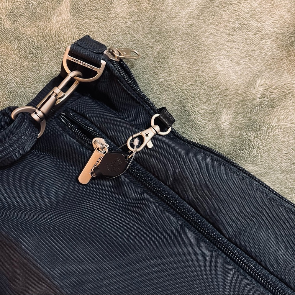 Travelon Classic Antitheft Crossbody Bucket Bag Navy RFID Locking Zippers Travel - Picture 5 of 10